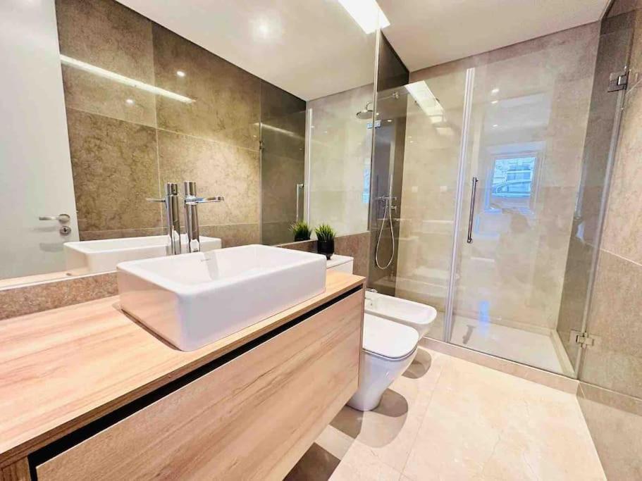 Lisbon Marques De Pombal Top Flat Great Locations City Center B Bagian luar foto